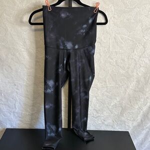 Old Navy Black and Gray Tie-Dye Leggings